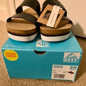Reef Black and Tan Cushion Beach Sandals size 9
